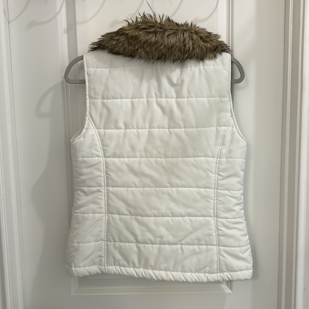 Lightweight Puffer Vest - Picture 2 of 7